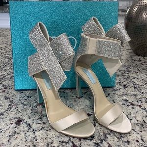 Ivory Satin Betsy Johnson size 6 1/2